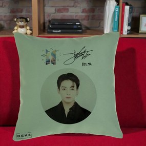 Perna Personalizata K-pop BTS Jungkook Portret cu Autograf, 40x40 cm, Verde, Husa Detasabila, Perna Inclusa, BEKZ®