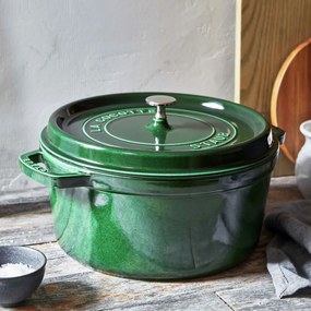 Oala din fonta Staub La Cocotte 40509-361-0, 6,7 l, 28 cm, de la -20°C pana la 260 °C, Emailata, Capac cu structura anti-picaturi, Toate plitele inclusiv inductie, Verde