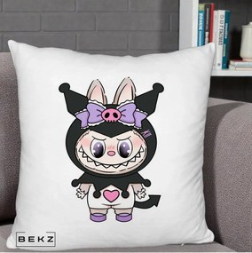 Perna Personalizata Labubu x Kuromi, 40x40 cm, Alb Pufos, Husa Detasabila, Perna Inclusa, BEKZ®