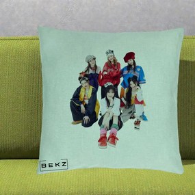 Perna Personalizata Grup K-pop Fete Streetwear Foto, 40x40 cm, Verde Menta, Husa Detasabila, Perna Inclusa, BEKZ®