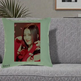 Perna Personalizata K-pop BLACKPINK Jisoo Rosu, 40x40 cm, Verde, Husa Detasabila, Perna Inclusa, BEKZ®