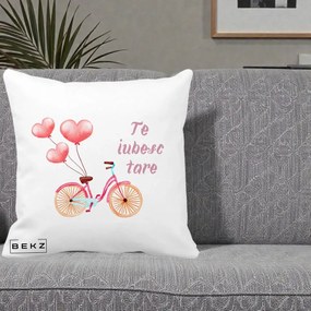 Perna Decorativa Te Iubesc Tare cu Bicicleta Roz si Baloane Inima, 40x40 cm, Alba Mata, Husa Detasabila, Perna Inclusa, BEKZ®