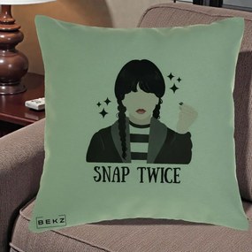 Perna Personalizata Wednesday Snap Twice, 40x40 cm, Verde, Husa Detasabila, Perna Inclusa, BEKZ®