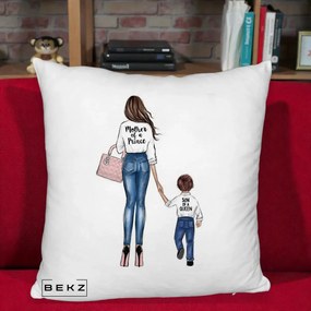 Cadou pentru Mama - Perna Personalizata Fluffy, Model Mother of a Prince, 40x40 cm, Alb Pufos, Husa Detasabila, Perna Inclusa, BEKZ®