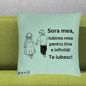 Cadou pentru Sora - Perna Personalizata Sora Mea Te Iubesc Copii Tinand Maini din Spate, 40x40 cm, Verde Menta, Husa Detasabila, Perna Inclusa, BEKZ®