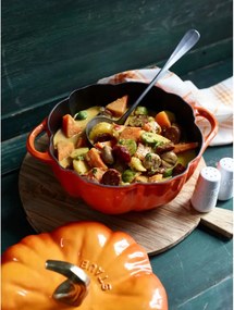 Oala din fonta in forma de dovleac Staub Pumpkin P687129, 24 cm, 3,45 l, Toate plitele inclusiv inductie si cuptor pana la 240°C, Acoperire emailata, Portocaliu