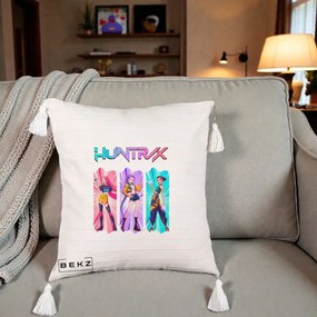 Perna Personalizata K-pop HUNTRX Trio cu Pisica in Benzi, 40x40 cm, Bej cu Franjuri, Husa Detasabila, Perna Inclusa, BEKZ®