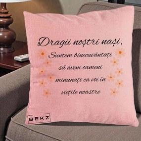 Cadou pentru Nasi - Perna Personalizata Dragii Nostri Nasi Suntem Binecuvantati cu Floricele, 40x40 cm, Roz, Husa Detasabila, Perna Inclusa, BEKZ®