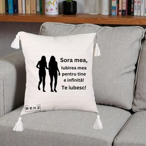 Cadou pentru Sora - Perna Personalizata Sora Mea Te Iubesc Siluete Negre Tinand Maini, 40x40 cm, Bej cu Franjuri, Husa Detasabila, Perna Inclusa, BEKZ®