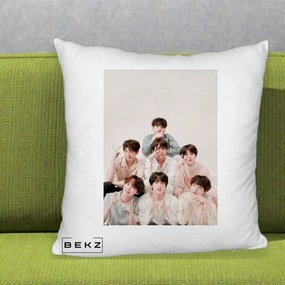 Perna Personalizata K-pop BTS Foto Grup Pastel, 40x40 cm, Alb Pufos, Husa Detasabila, Perna Inclusa, BEKZ®
