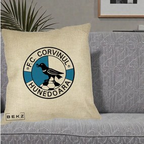 Perna Personalizata FC Corvinul Hunedoara Fotbal, 40x40 cm, Crem, Husa Detasabila, Perna Inclusa, BEKZ®