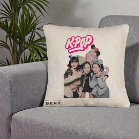Perna Personalizata BLACKPINK K-Pop Grup Pozitii Amuzante, 40x40 cm, Bej Canapea, Husa Detasabila, Perna Inclusa, BEKZ®