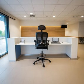 Scaun operativ ergonomic negru din mesh cu suport picioare reglabil și tetieră ajustabilă OFF 650