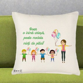 Cadou pentru Educatoare - Perna Personalizata Doar o Inima Uriasa poate Modela Minti de Pitici cu Educatoare si Baloane, 40x40 cm, Crem Reliefat, Husa Detasabila, Perna Inclusa, BEKZ®