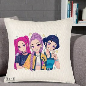 Perna Personalizata K-pop HUNTRX Trio Anime Stele, 40x40 cm, Crem Reliefat, Husa Detasabila, Perna Inclusa, BEKZ®