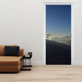 Fototapet pentru ușă - Desupra crestelor montane (95x205cm)