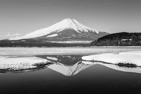 Fototapet muntele japonez Fuji în alb-negru