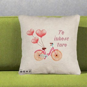 Perna Decorativa Te Iubesc Tare cu Bicicleta Roz si Baloane Inima, 40x40 cm, Bej Canapea, Husa Detasabila, Perna Inclusa, BEKZ®
