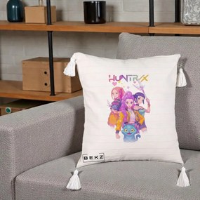 Perna Personalizata K-pop HUNTRX Trio Foto cu Pisica, 40x40 cm, Bej cu Franjuri, Husa Detasabila, Perna Inclusa, BEKZ®