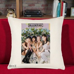 Perna Personalizata K-pop BLACKPINK Foto Grup, 40x40 cm, Crem Reliefat, Husa Detasabila, Perna Inclusa, BEKZ®