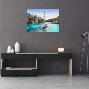 Tablou pe sticlă - Plajă cu barca cu pânze (70x50 cm)