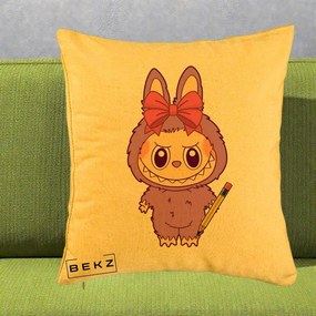 Perna Personalizata Labubu Mov cu Funda Rosie si Creion, 40x40 cm, Galben, Husa Detasabila, Perna Inclusa, BEKZ®