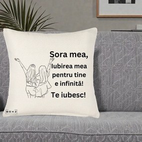 Cadou pentru Sora - Perna Personalizata Sora Mea Te Iubesc Line Art Doua Fete cu Brate Ridicate, 40x40 cm, Crem Reliefat, Husa Detasabila, Perna Inclusa, BEKZ®