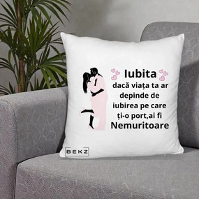 Cadou pentru Iubita - Perna Personalizata Iubita Nemuritoare cu Siluete de Cuplu, 40x40 cm, Alb Pufos, Husa Detasabila, Perna Inclusa, BEKZ®