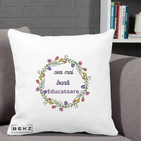 Cadou pentru Educatoare - Perna Personalizata Cea mai Buna Educatoare cu Coronita Florala Colorata, 40x40 cm, Alba Mata, Husa Detasabila, Perna Inclusa, BEKZ®