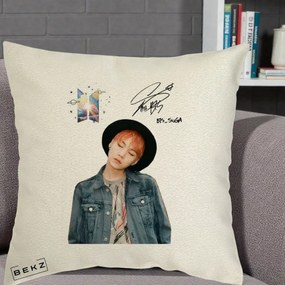 Perna Personalizata K-pop BTS Suga par Portocaliu Palarie Autograf, 40x40 cm, Ecru, Husa Detasabila, Perna Inclusa, BEKZ®