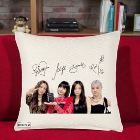 Perna Personalizata K-pop BLACKPINK Semnaturi, 40x40 cm, Crem Reliefat, Husa Detasabila, Perna Inclusa, BEKZ®