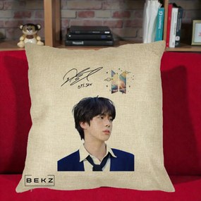 Perna Personalizata K-pop BTS Jin Portret Tinuta Albastra Autograf, 40x40 cm, Crem, Husa Detasabila, Perna Inclusa, BEKZ®