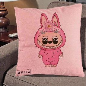 Perna Personalizata Labubu Roz cu Coroana Florala, 40x40 cm, Roz, Husa Detasabila, Perna Inclusa, BEKZ®