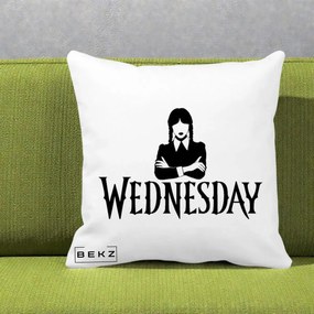 Perna Personalizata Wednesday Addams cu Brate Incrucisate, 40x40 cm, Alba Mata, Husa Detasabila, Perna Inclusa, BEKZ®