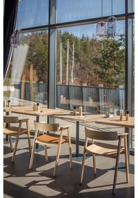 Scaun de dining în culoare naturală cu cotiere din lemn de stejar Flip – Gazzda