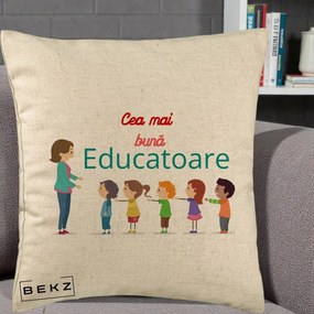 Cadou pentru Educatoare - Perna Personalizata Cea mai Buna Educatoare cu Ilustratie Copii si Educatoare, 40x40 cm, Bej, Husa Detasabila, Perna Inclusa, BEKZ®