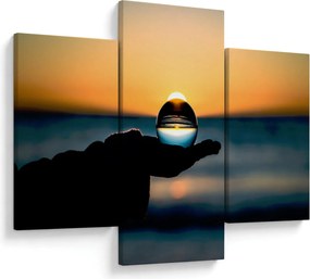 Tabloul cu bilă din sticlă în palmă (90x60 cm)