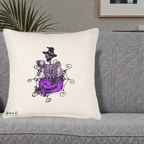 Perna Decorativa Schelet Vrajitor cu Dovleac Violet Halloween, 40x40 cm, Crem Reliefat, Husa Detasabila, Perna Inclusa, BEKZ®