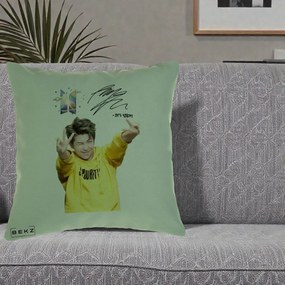 Perna Personalizata K-pop BTS RM Namjoon Hanorac Galben Autograf, 40x40 cm, Verde, Husa Detasabila, Perna Inclusa, BEKZ®