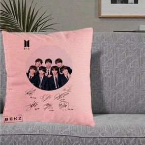 Perna Personalizata K-pop BTS Fotografie Grup Costum Negru si Autografe Cerc, 40x40 cm, Roz, Husa Detasabila, Perna Inclusa, BEKZ®