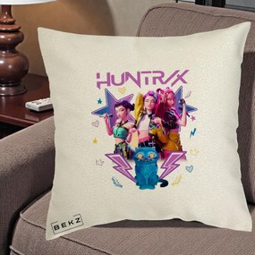 Perna Personalizata K-pop HUNTRX Trio 3D cu Pisica Fulgere, 40x40 cm, Ecru, Husa Detasabila, Perna Inclusa, BEKZ®