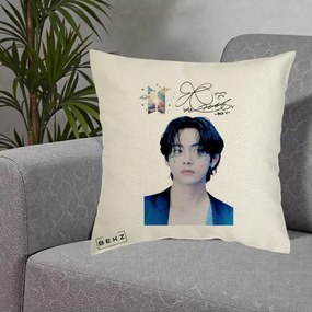 Perna Personalizata K-pop BTS V Taehyung Portret cu Autograf, 40x40 cm, Ecru, Husa Detasabila, Perna Inclusa, BEKZ®