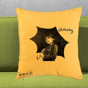 Perna Personalizata Wednesday Addams cu Umbrela Foto, 40x40 cm, Galben, Husa Detasabila, Perna Inclusa, BEKZ®