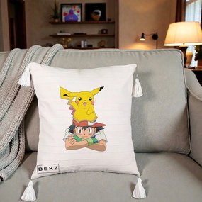 Perna Personalizata Ash si Pikachu, 40x40 cm, Bej cu Franjuri, Husa Detasabila, Perna Inclusa, BEKZ®