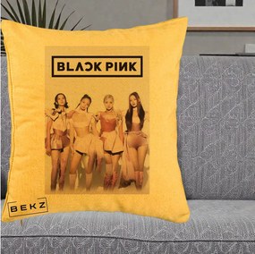Perna Personalizata K-pop BLACKPINK Poster Roz Tinute Coordonate, 40x40 cm, Galben, Husa Detasabila, Perna Inclusa, BEKZ®