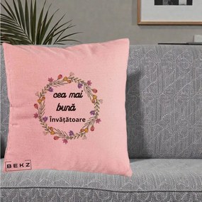 Cadou pentru Invatatoare - Perna Personalizata Cea mai Buna Invatatore cu Coronita Florala Colorata, 40x40 cm, Roz, Husa Detasabila, Perna Inclusa, BEKZ®