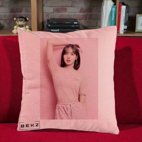 Perna Personalizata K-pop BLACKPINK Lisa Roz, 40x40 cm, Roz, Husa Detasabila, Perna Inclusa, BEKZ®