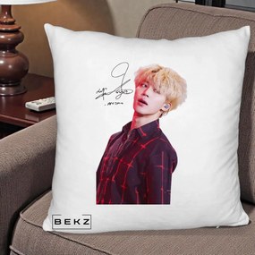 Perna Personalizata K-pop BTS Jimin Portret Artistic par Blond Autograf, 40x40 cm, Alb Pufos, Husa Detasabila, Perna Inclusa, BEKZ®
