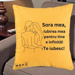 Cadou pentru Sora - Perna Personalizata Sora Mea Te Iubesc Imbratisare din Spate Line Art, 40x40 cm, Galben, Husa Detasabila, Perna Inclusa, BEKZ®