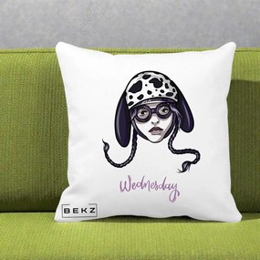 Perna Personalizata Wednesday Addams cu Caine Dalmatian, 40x40 cm, Alba Mata, Husa Detasabila, Perna Inclusa, BEKZ®